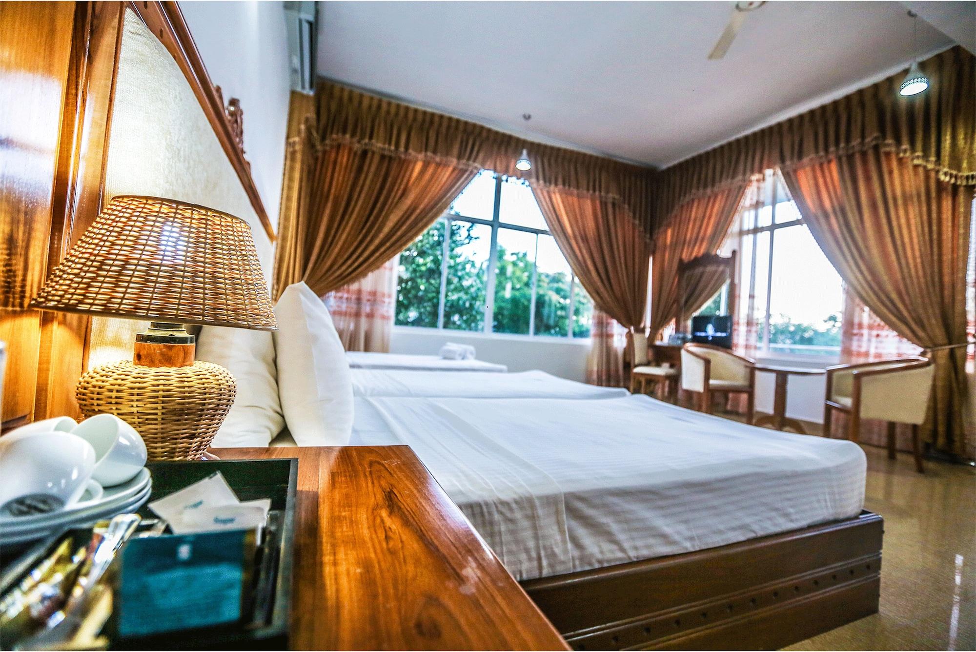 Hotel Sudu Araliya Полоннарува Екстер'єр фото
