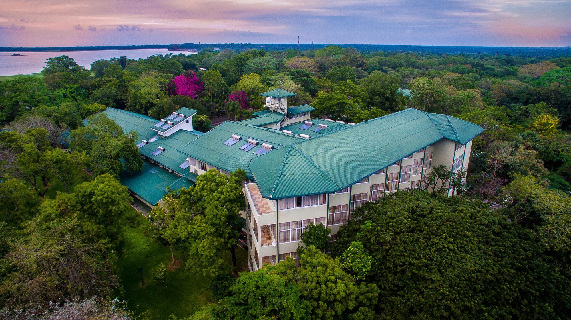 Hotel Sudu Araliya Полоннарува Екстер'єр фото